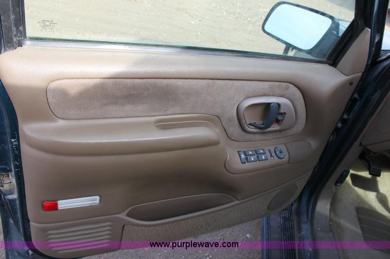 image for item 6263 1995 Chevrolet Suburban LT