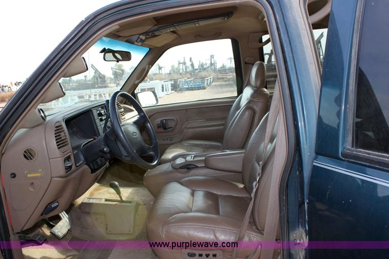 image for item 6263 1995 Chevrolet Suburban LT