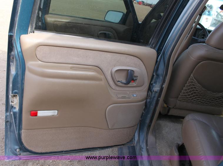 image for item 6263 1995 Chevrolet Suburban LT