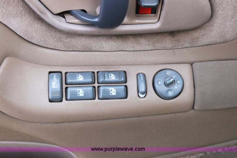 image for item 6263 1995 Chevrolet Suburban LT