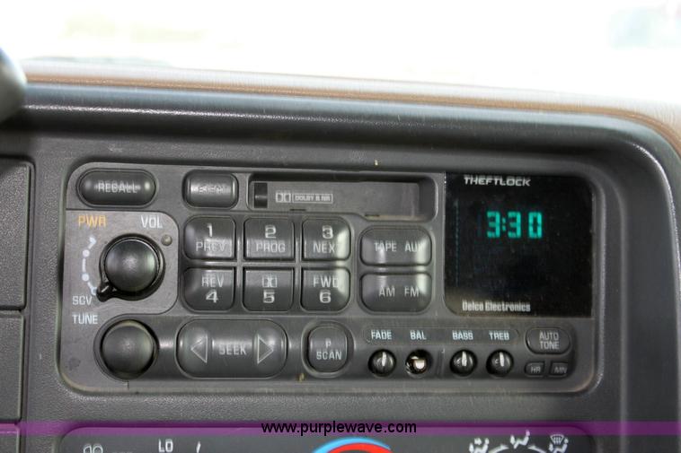 image for item 6263 1995 Chevrolet Suburban LT