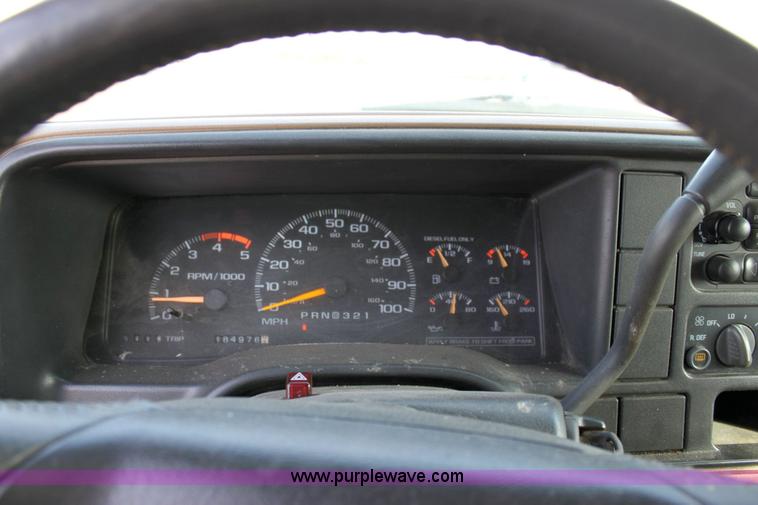 image for item 6263 1995 Chevrolet Suburban LT