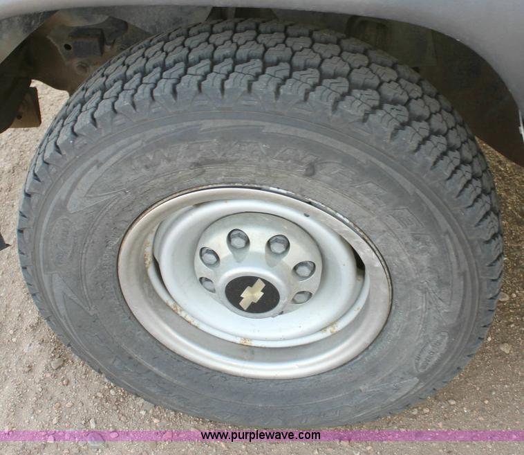 image for item 6263 1995 Chevrolet Suburban LT