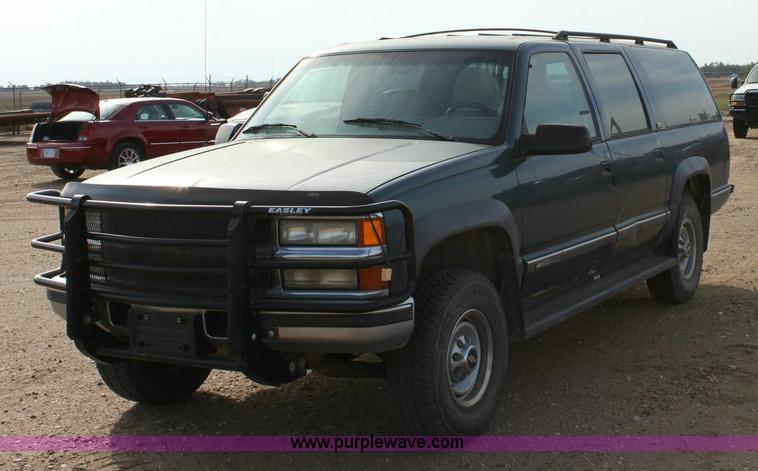 image for item 6264 1994 Chevrolet Suburban 2500
