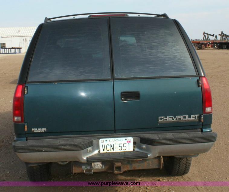 image for item 6264 1994 Chevrolet Suburban 2500