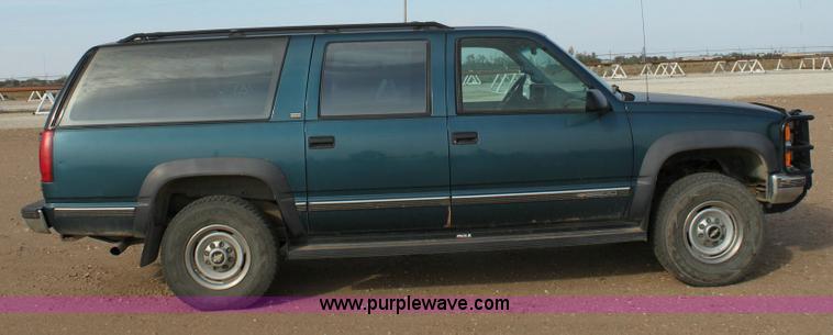 image for item 6264 1994 Chevrolet Suburban 2500