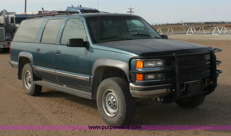 image for item 6264 1994 Chevrolet Suburban 2500
