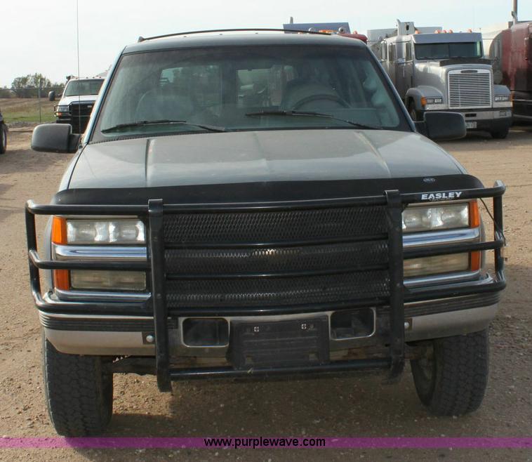 image for item 6264 1994 Chevrolet Suburban 2500