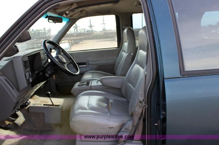 image for item 6264 1994 Chevrolet Suburban 2500