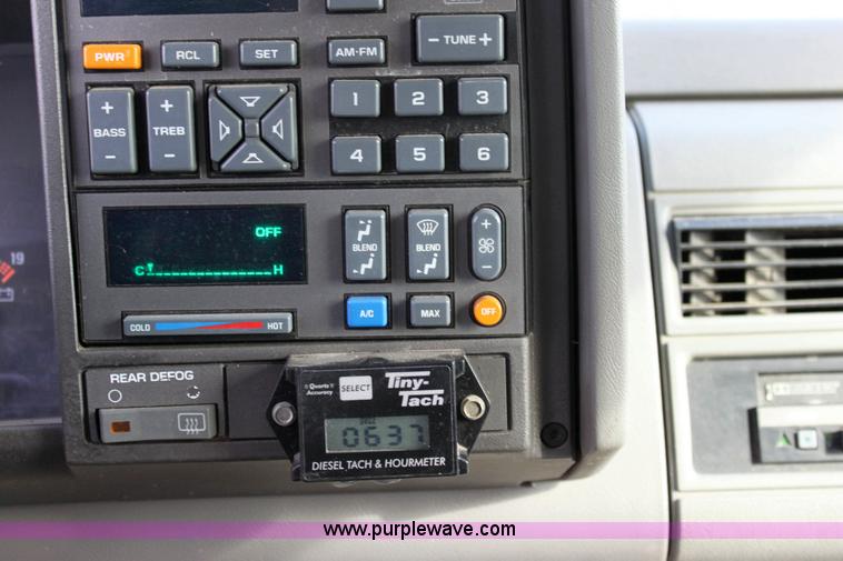 image for item 6264 1994 Chevrolet Suburban 2500