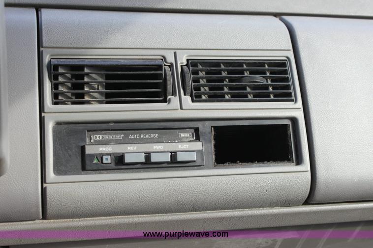 image for item 6264 1994 Chevrolet Suburban 2500