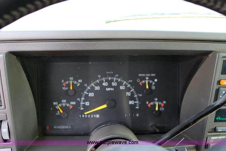 image for item 6264 1994 Chevrolet Suburban 2500