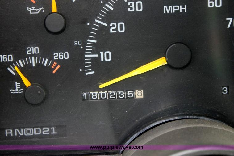 image for item 6264 1994 Chevrolet Suburban 2500