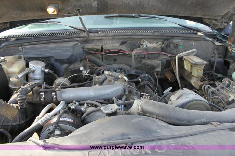 image for item 6264 1994 Chevrolet Suburban 2500