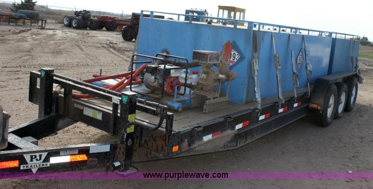 image for item 6266 2003 PJ triple axle 26' trailer