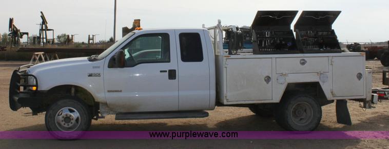 image for item 6267 2004 Ford F350 XLT Super Duty extended cab pickup