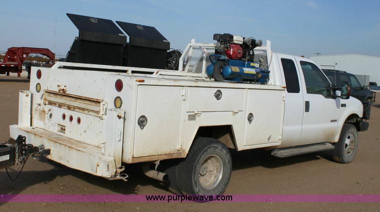 image for item 6267 2004 Ford F350 XLT Super Duty extended cab pickup