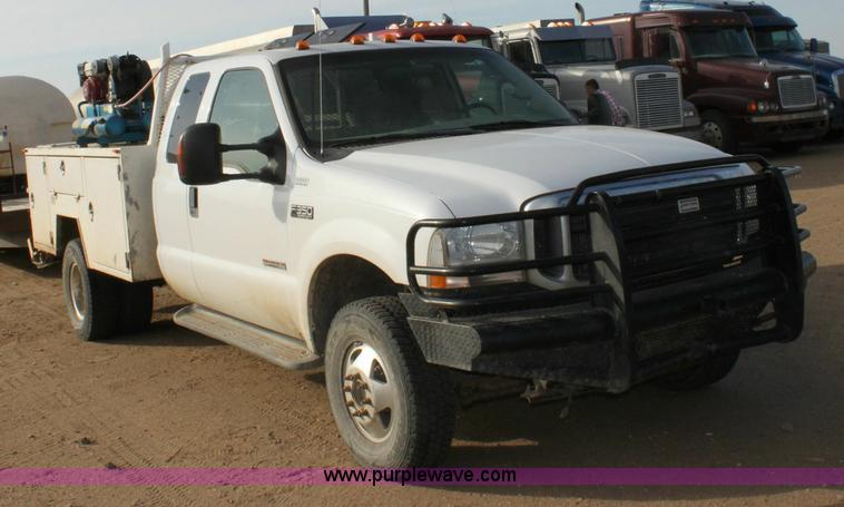 image for item 6267 2004 Ford F350 XLT Super Duty extended cab pickup