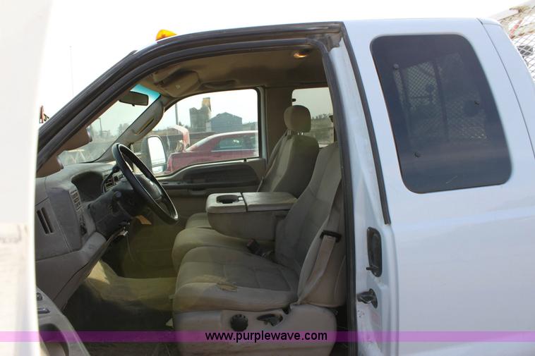 image for item 6267 2004 Ford F350 XLT Super Duty extended cab pickup