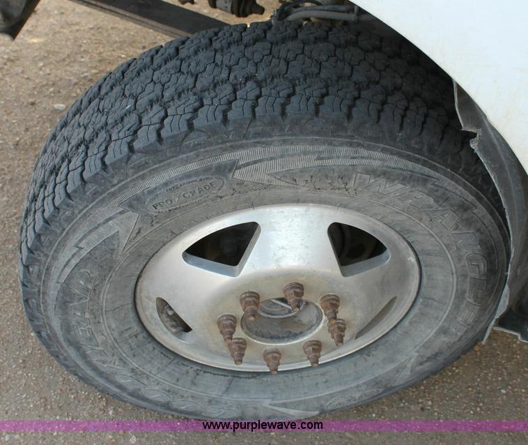 image for item 6267 2004 Ford F350 XLT Super Duty extended cab pickup