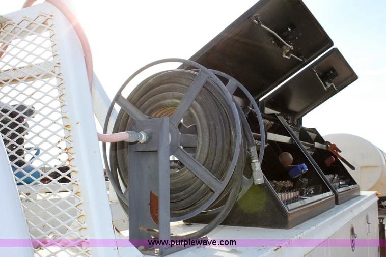 image for item 6267 2004 Ford F350 XLT Super Duty extended cab pickup