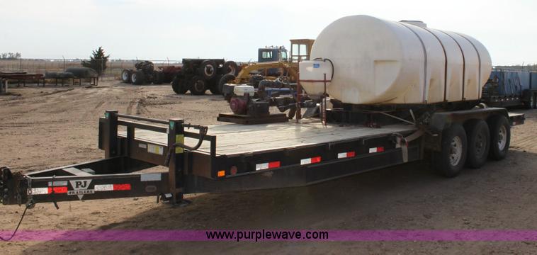 image for item 6268 2004 PJ 26' triple axle flatbed trailer