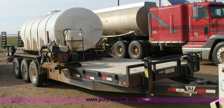 image for item 6268 2004 PJ 26' triple axle flatbed trailer