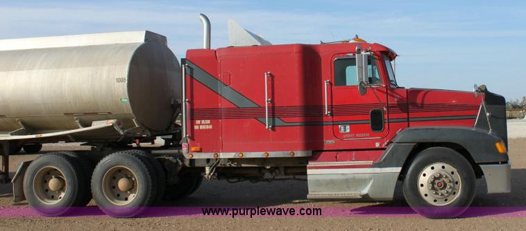 image for item 6270 1991 Freightliner FLD semi truck