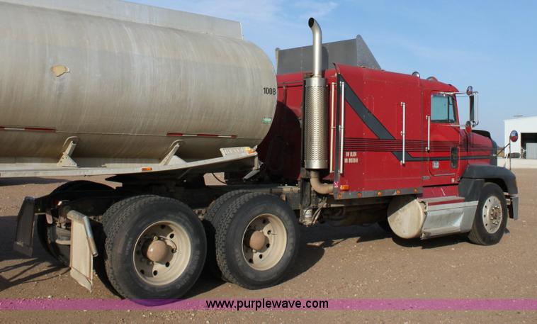image for item 6270 1991 Freightliner FLD semi truck