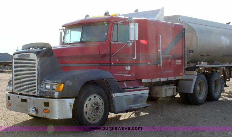 image for item 6270 1991 Freightliner FLD semi truck