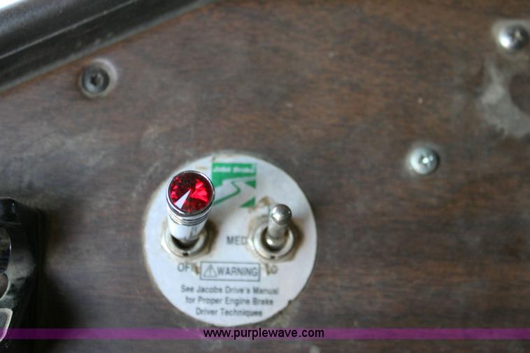 image for item 6270 1991 Freightliner FLD semi truck