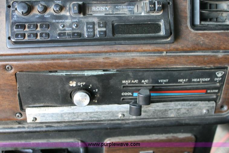 image for item 6270 1991 Freightliner FLD semi truck