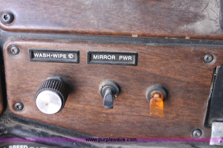 image for item 6270 1991 Freightliner FLD semi truck