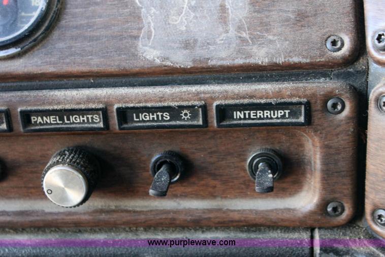 image for item 6270 1991 Freightliner FLD semi truck