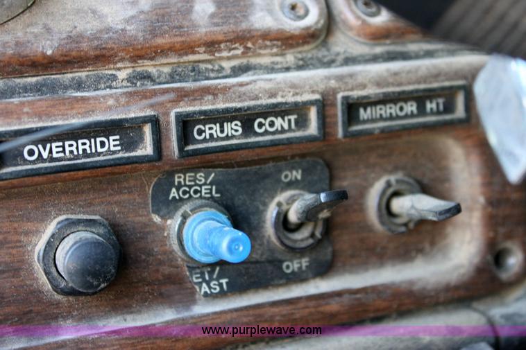 image for item 6270 1991 Freightliner FLD semi truck