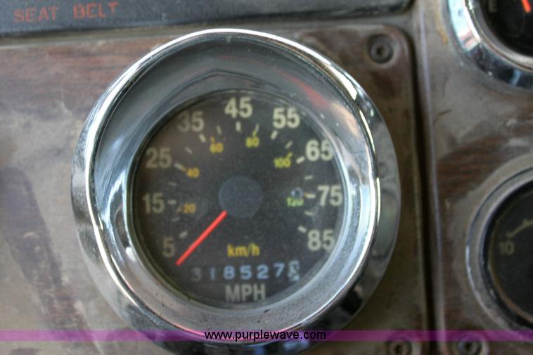 image for item 6270 1991 Freightliner FLD semi truck