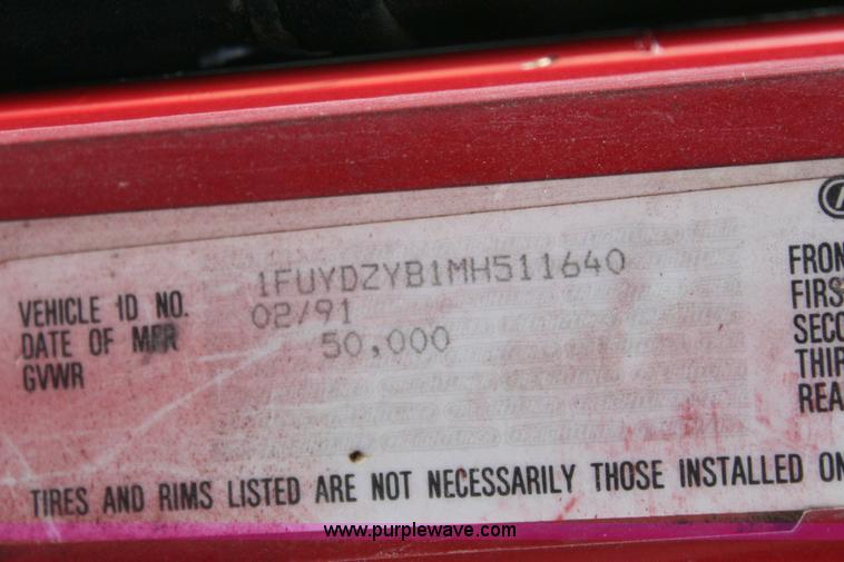 image for item 6270 1991 Freightliner FLD semi truck