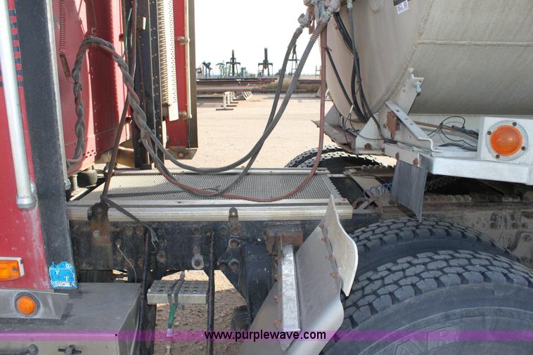 image for item 6270 1991 Freightliner FLD semi truck