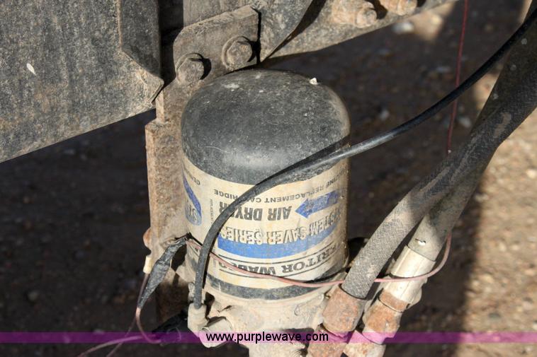 image for item 6270 1991 Freightliner FLD semi truck