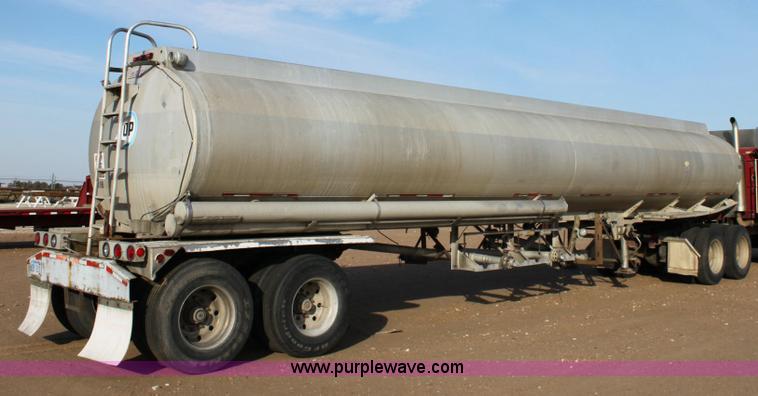 image for item 6271 1985 Heil tandem-axle tanker trailer
