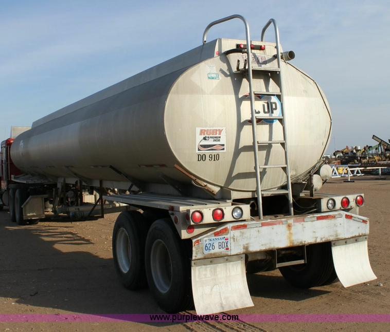image for item 6271 1985 Heil tandem-axle tanker trailer