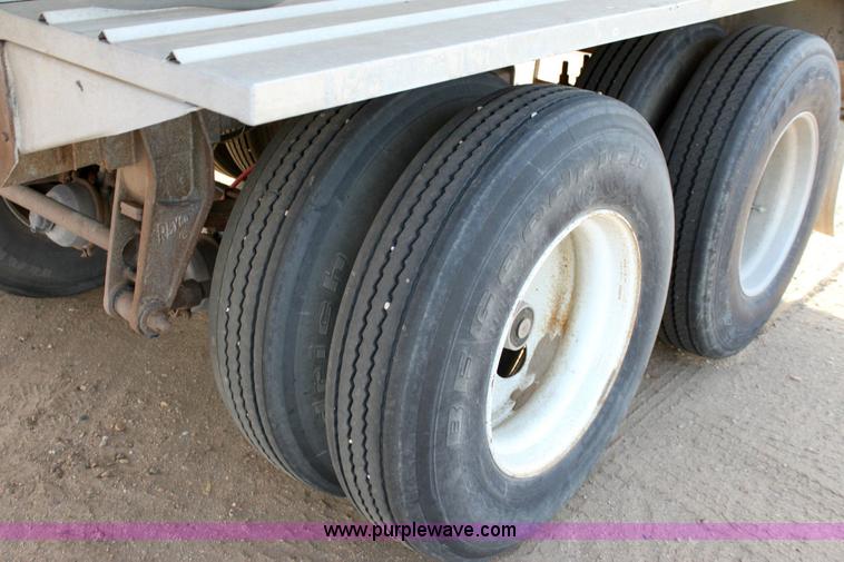 image for item 6271 1985 Heil tandem-axle tanker trailer