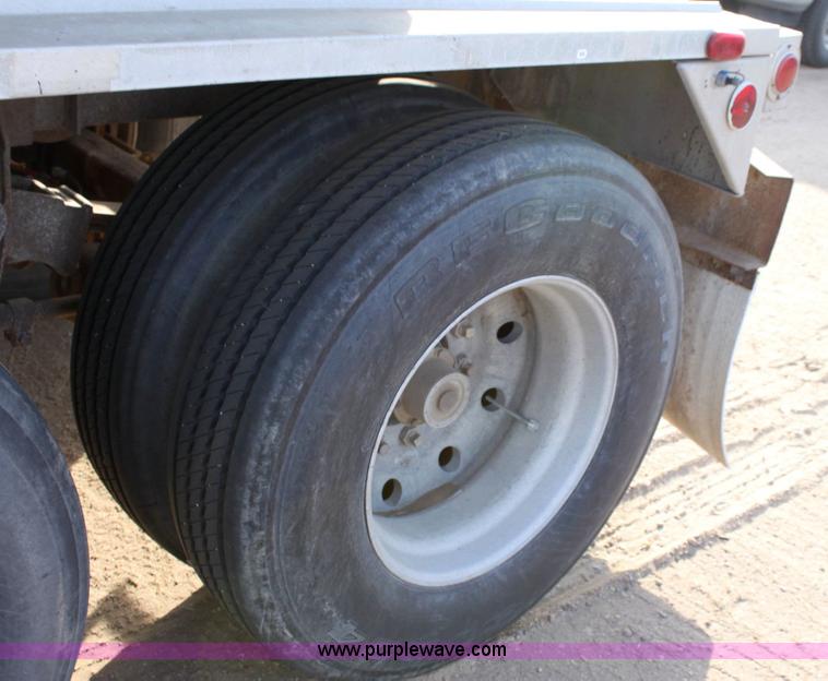 image for item 6271 1985 Heil tandem-axle tanker trailer