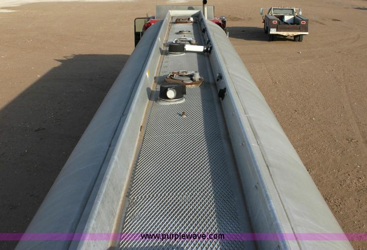image for item 6271 1985 Heil tandem-axle tanker trailer