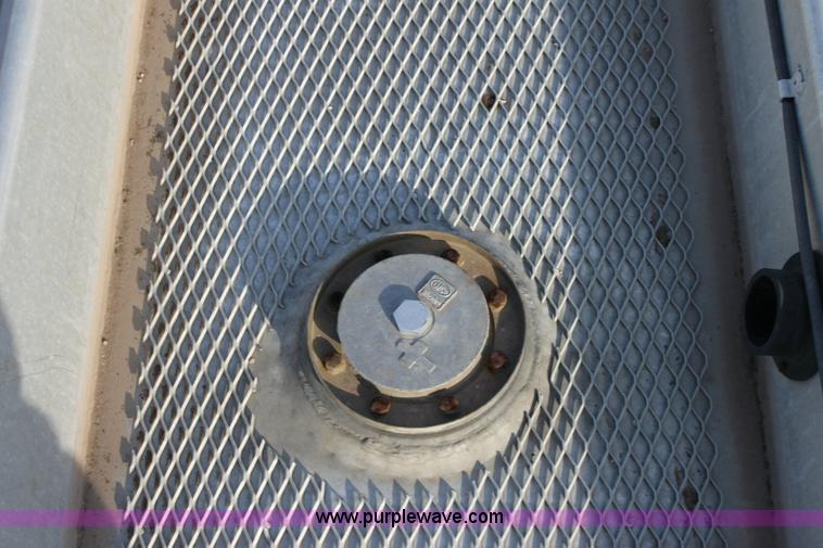 image for item 6271 1985 Heil tandem-axle tanker trailer