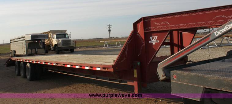 image for item 6274 2000 PJ 30' triple-axle gooseneck trailer with 5' dovetail