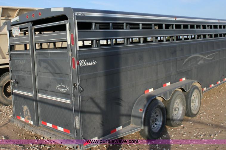image for item 6275 2008 Titan triple-axle 32' gooseneck livestock trailer
