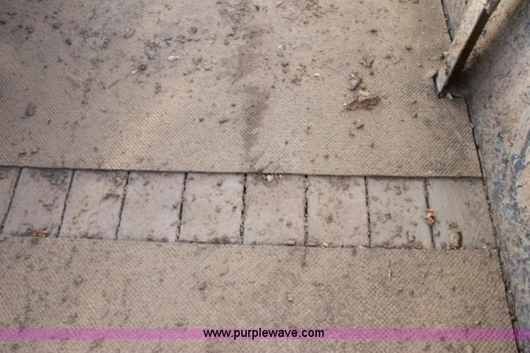 image for item 6275 2008 Titan triple-axle 32' gooseneck livestock trailer