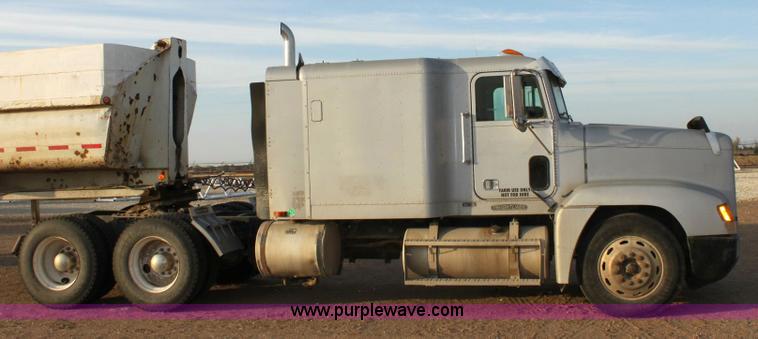 image for item 6277 1995 Freightliner FLD semi truck