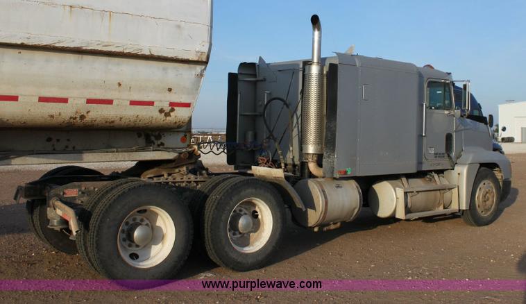 image for item 6277 1995 Freightliner FLD semi truck